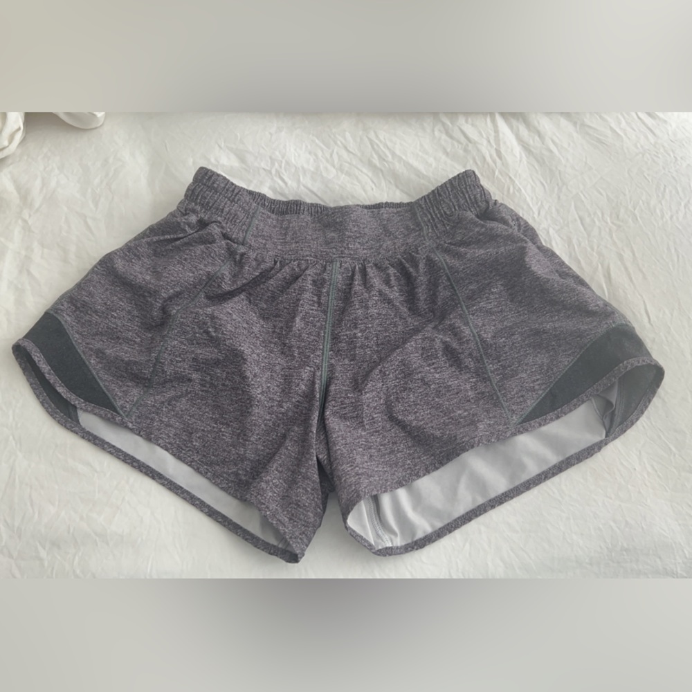 Lululemon Hotty Hot 2.5 shorts size 6